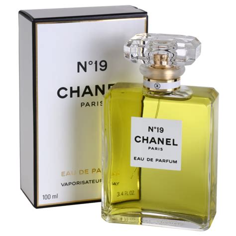 CHANEL No.19 Eau de Parfum .